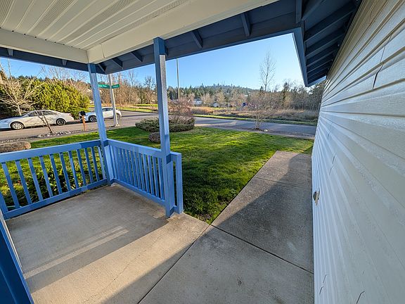Entry Patio View of Mt Scott