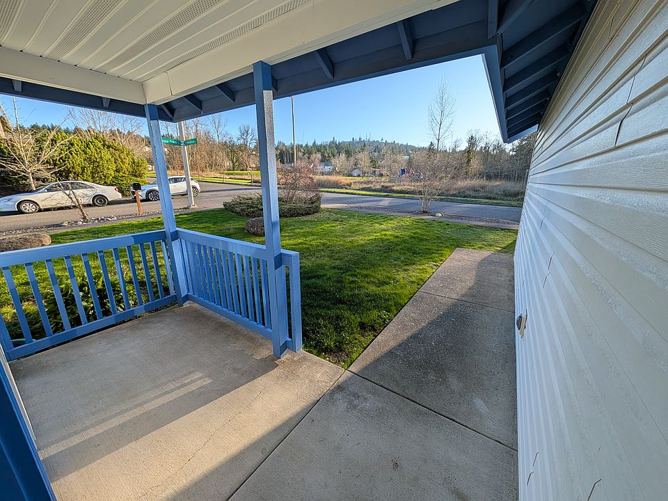 Entry Patio View of Mt Scott