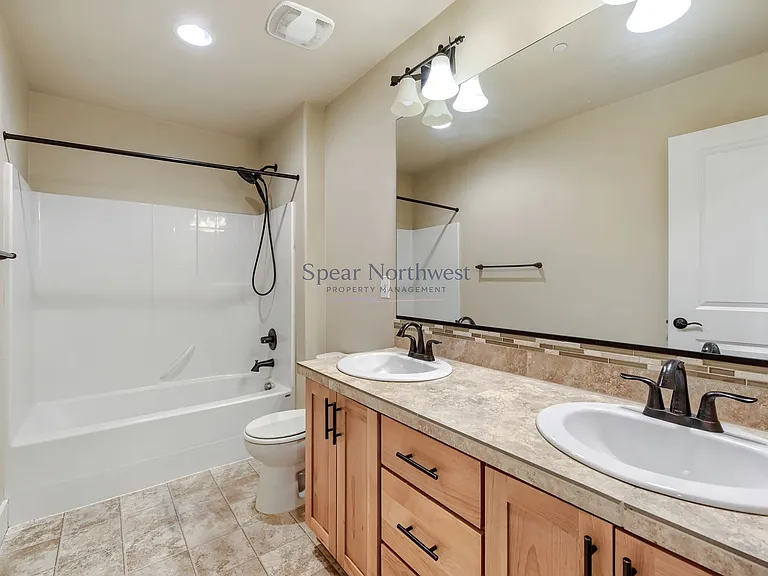 552 NE 77th Ave — Photo 24