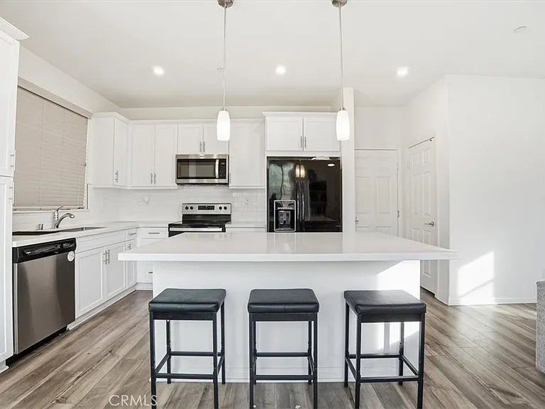 556 Enzo St — Photo 13