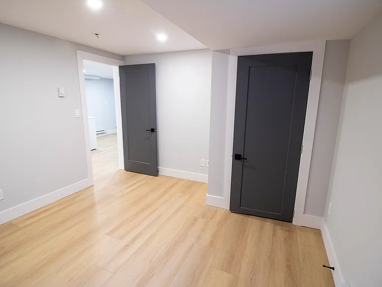 179 Burnside Dr #LOWER — Photo 21