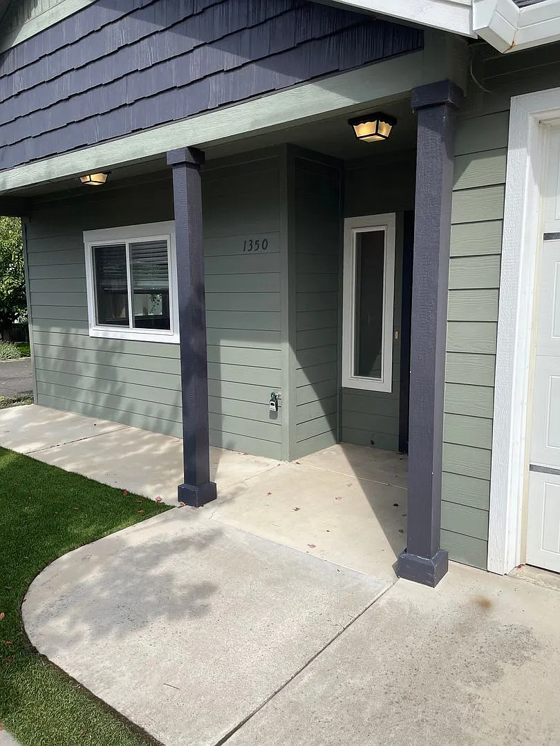 Beautiful 3-Bedroom Home with Low-Maintenance Yard. 1,486 sq. ft. of Comfortable Living Space — Photo 4