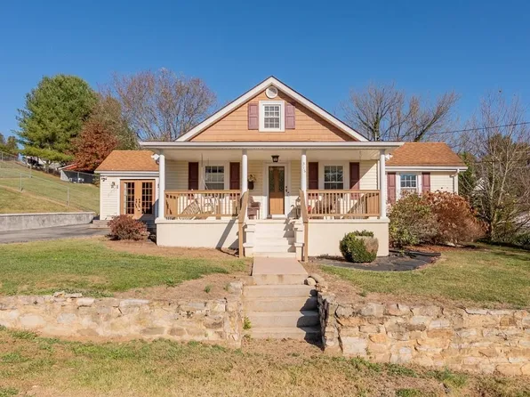 315 Montgomery St, Christiansburg, VA 24073