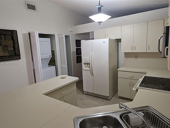 5th image of 11411 NW 92nd Ave