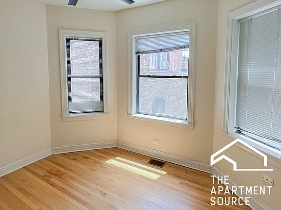 2nd image of 618 W Roscoe St #1