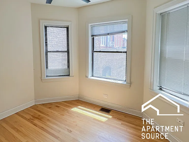 622 W Roscoe St #1A — Photo 4