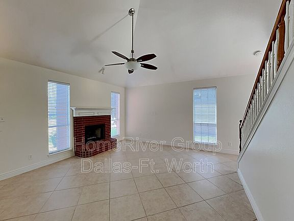 4th image of 2220 Chapman Dr