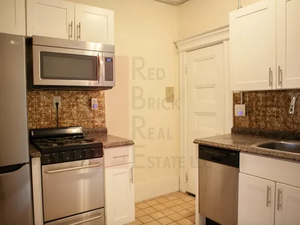 74 Phillips St APT 1, Boston, MA 02114