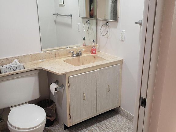 3rd image of 688 Burgundy St #L