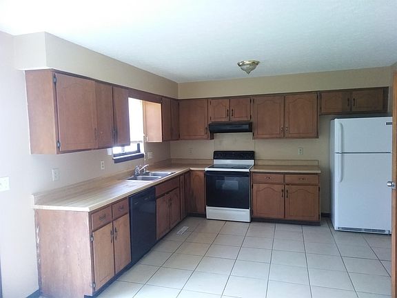 3rd image of 2725 Pioneer Ct