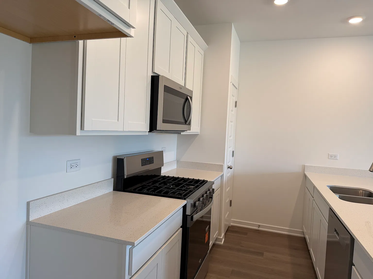3 bed, 1543 sqft, $2,600 — Photo 2