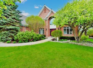 28993 N Sky Crest Dr, Mundelein, IL 60060