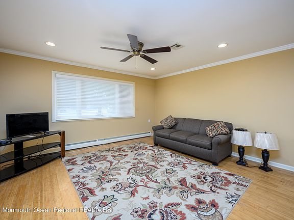 3rd image of 689 Jamaica Boulevard