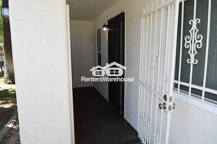 Building Photo - 8814 N 8th St #102