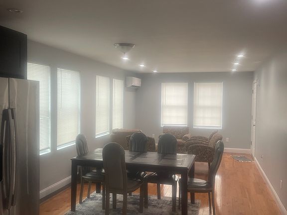 4th image of 42 Ledge St #1