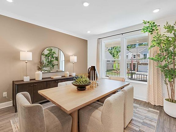4th image of 3308 Shirecrest Ln