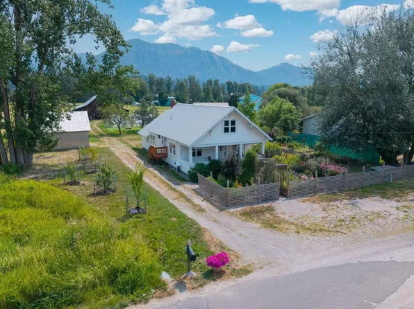 910 N 3rd St W, Chewelah, WA 99109