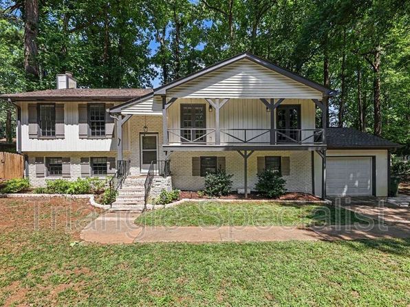1012 Askham Dr, Cary, NC 27511