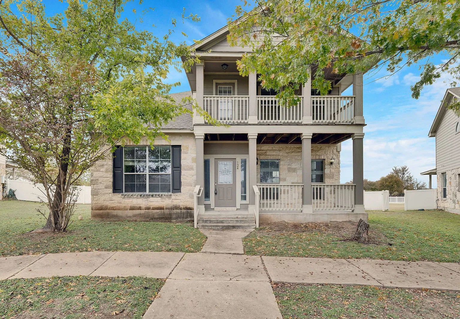 3 bed, 2.5 bath, 2101 sqft, $1,995 — Photo 1