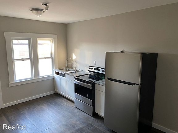 3rd image of 15 Rodgers Ave Unit B