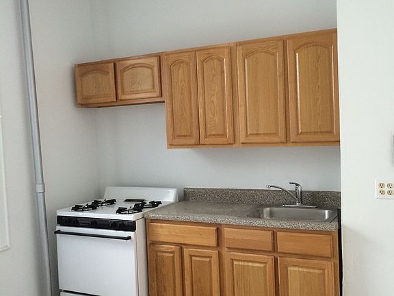 3rd image of 2303 28th Ave APT 3C