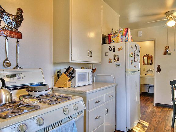kitchen looking to laundry 