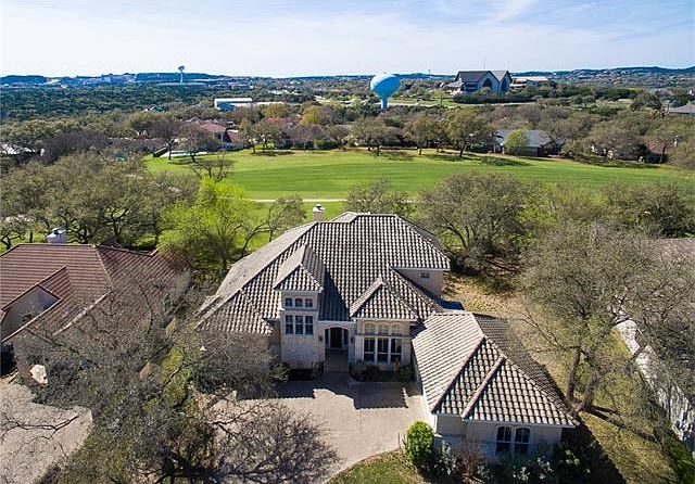 Lovely Lakeway golf course home