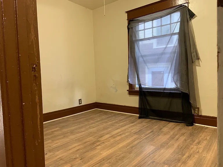 378 E Ferry St #1 — Photo 6