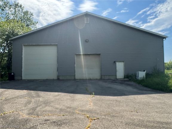5th image of 3487 N Ridge Rd