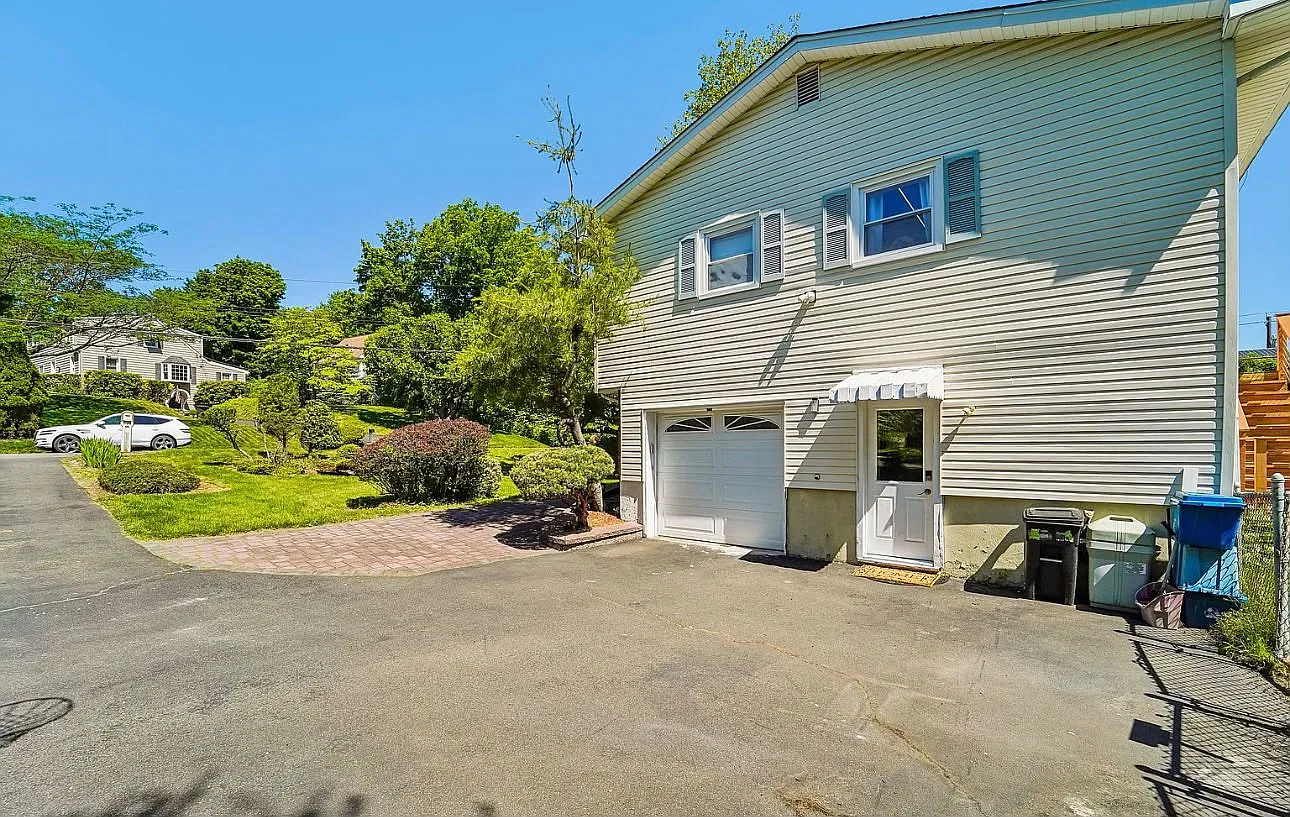 4 bed, $4,650 — Photo 2