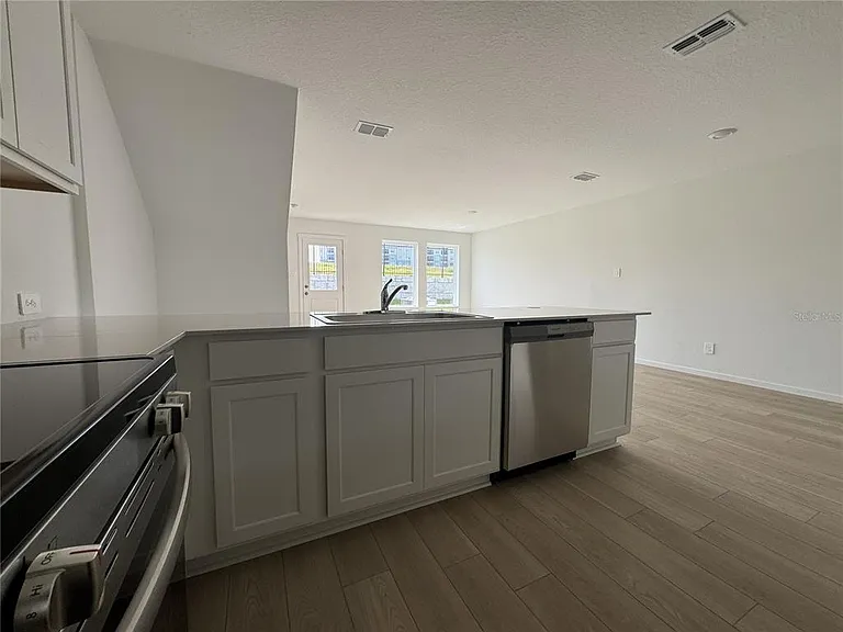 830 Lynx St — Photo 7