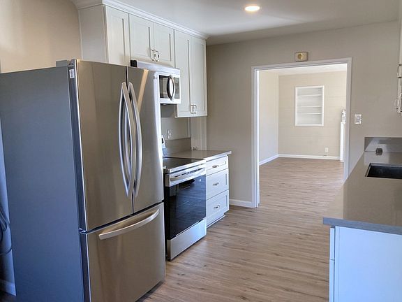 5th image of 3127 Hampshire Dr