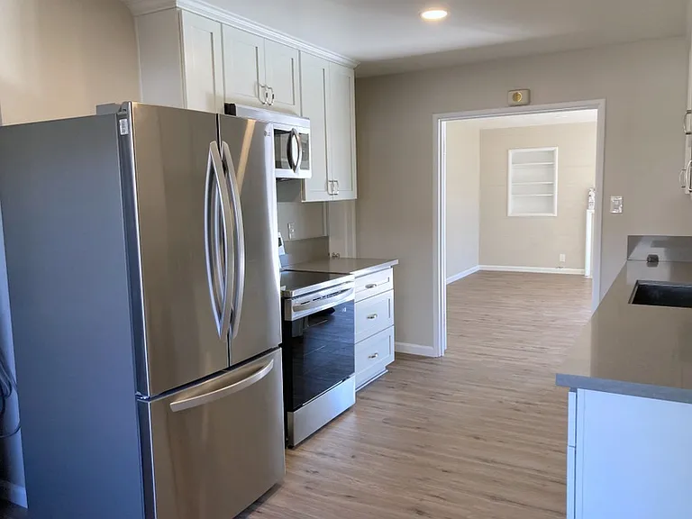 3127 Hampshire Dr — Photo 5