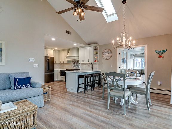 5th image of 61 Yardarm Court
