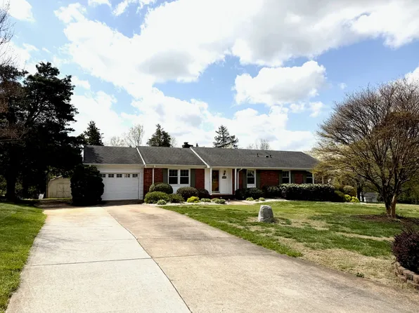 5611 Greenwich Dr, Greensboro, NC 27410