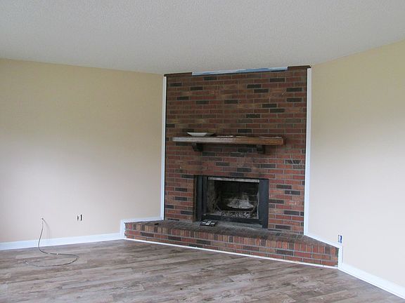 2nd image of 1225 Ponderosa Dr