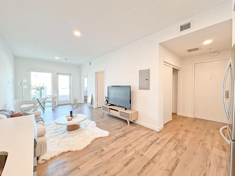 1855 Westwood Blvd — Photo 11