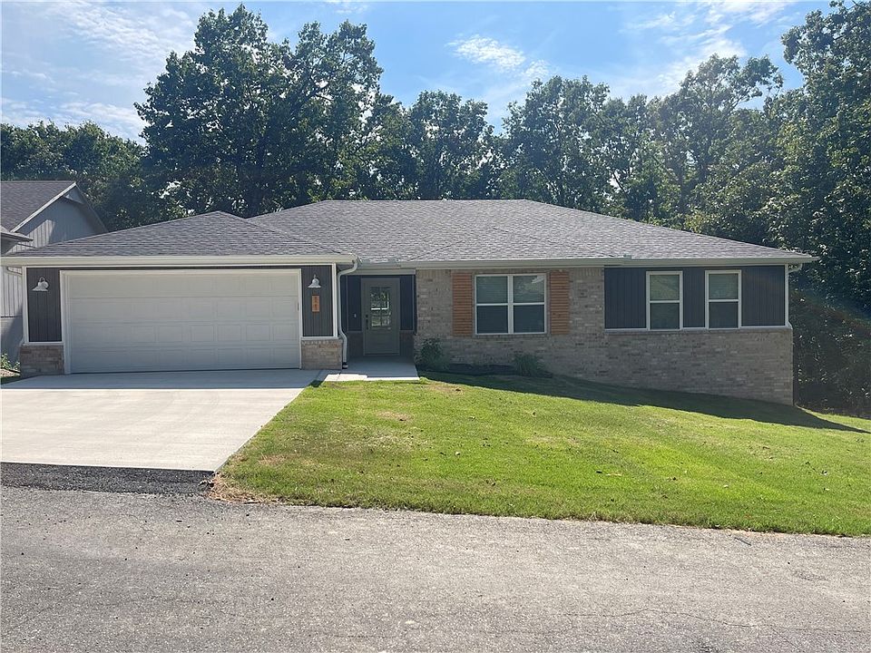 1st image of 11 Tarland Ln