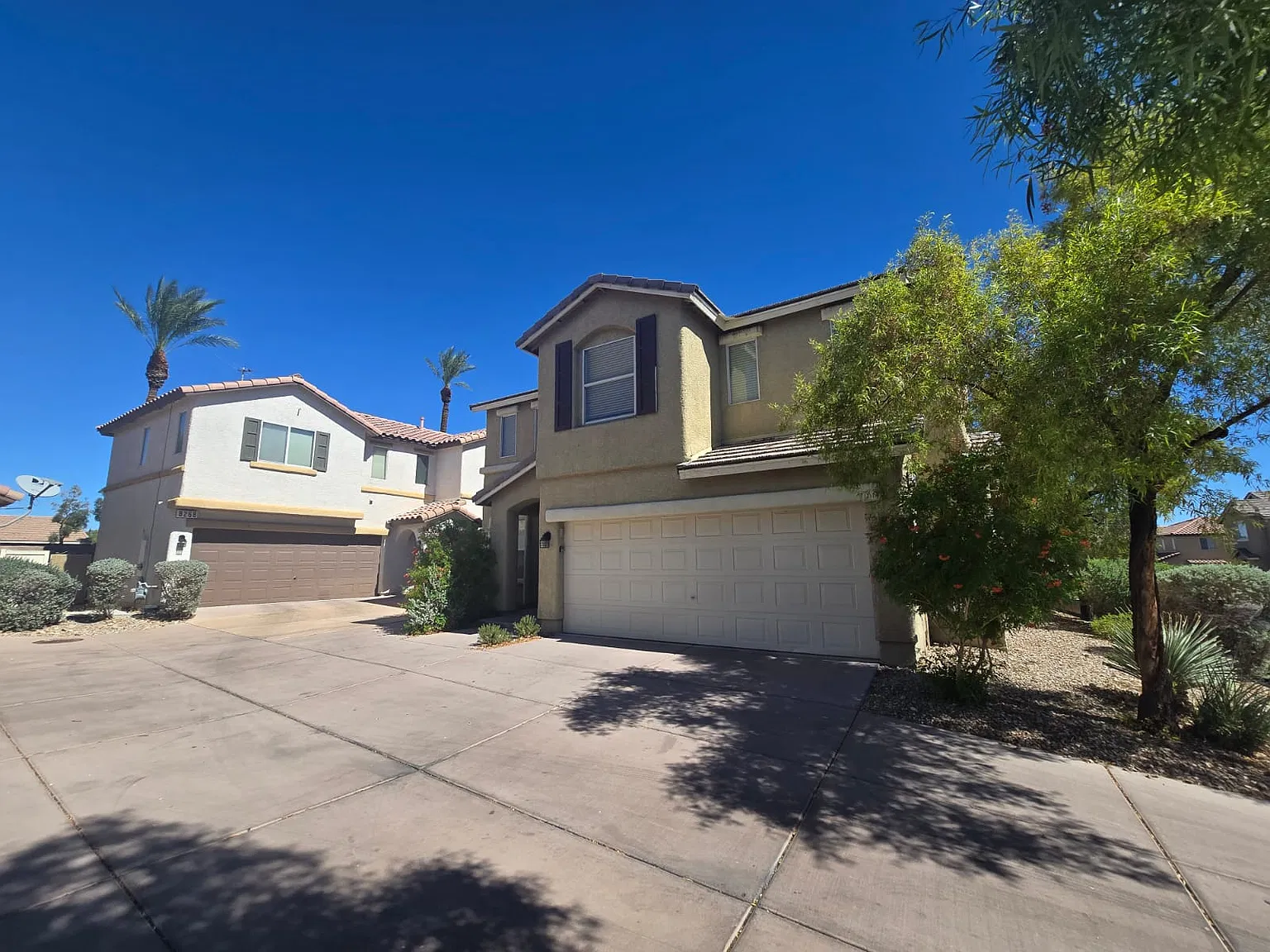 4 bed, 1956 sqft, $2,350 — Photo 1