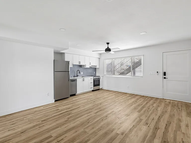 The Crest |NEWLY Renovated Studios, Lofts, 1, 2 & 3 Bedroom Homes Near the Beach — Photo 8