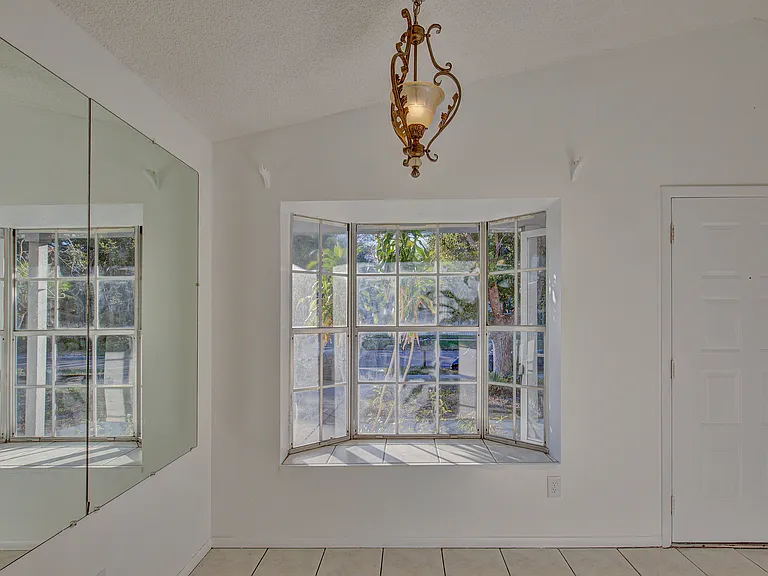 3683 Wynford Dr — Photo 6