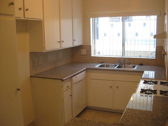 2nd image of 630 E Tujunga Ave APT F