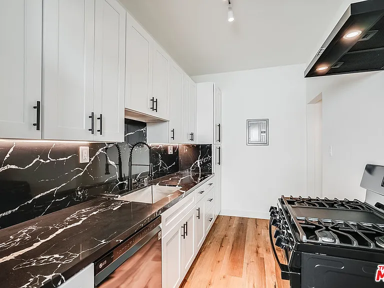 151 N Swall Dr #4 — Photo 11