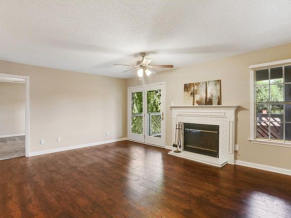 3rd image of 630 McGill Pl NE #630