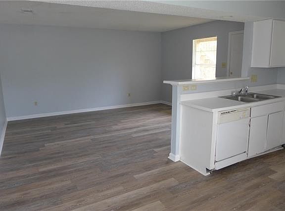 4th image of 1605 Onion Creek Village Dr APT B