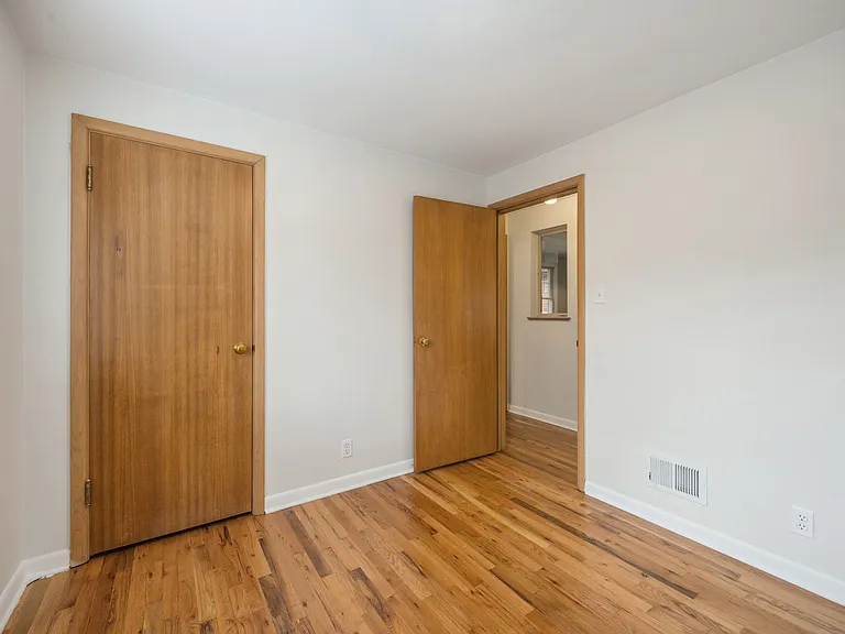 160 Circle Dr — Photo 8