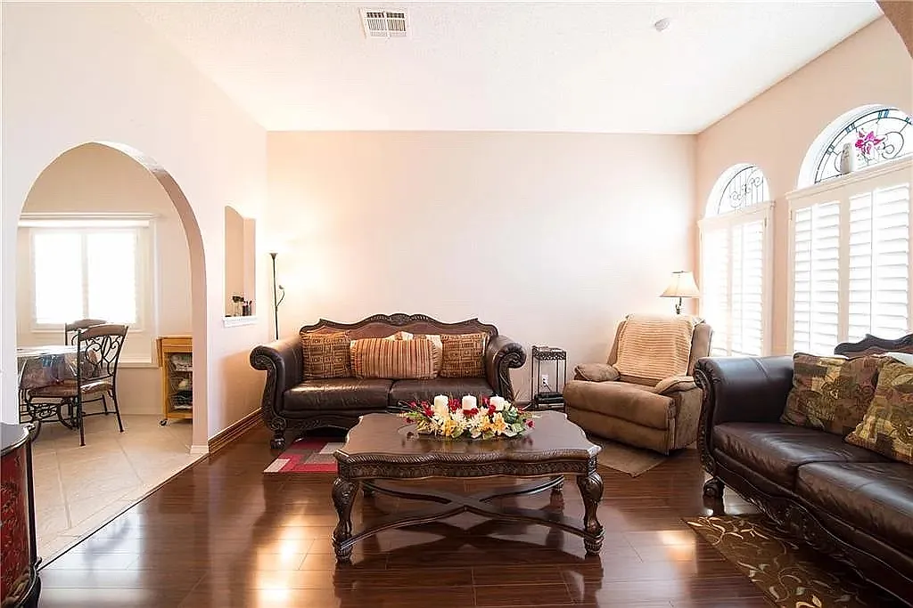 4 bed, 1656 sqft, $1,700 — Photo 2