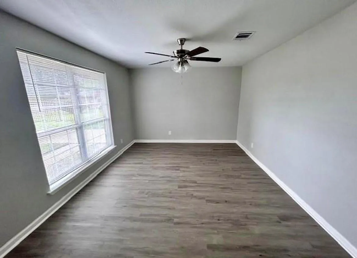 4 bed, 1.5 bath, 1166 sqft, $1,850 — Photo 2