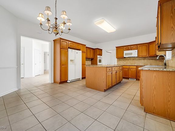 3rd image of 447 Muirfield Dr
