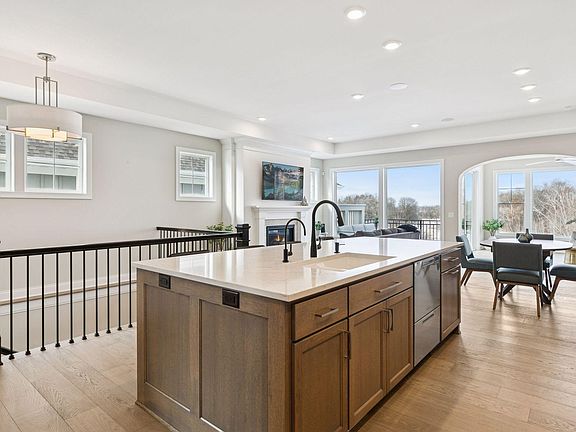 4th image of 47 Spring Farm Rd